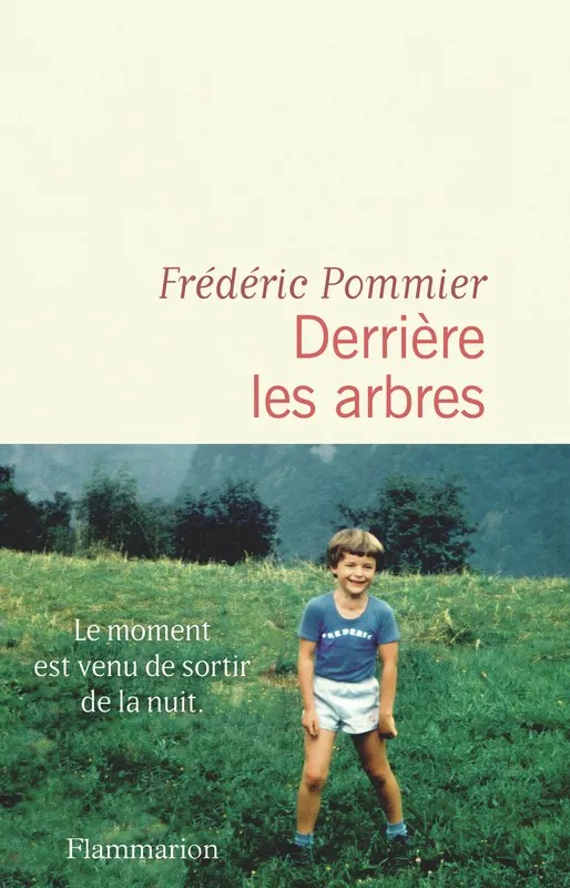 Derrière les arbres
