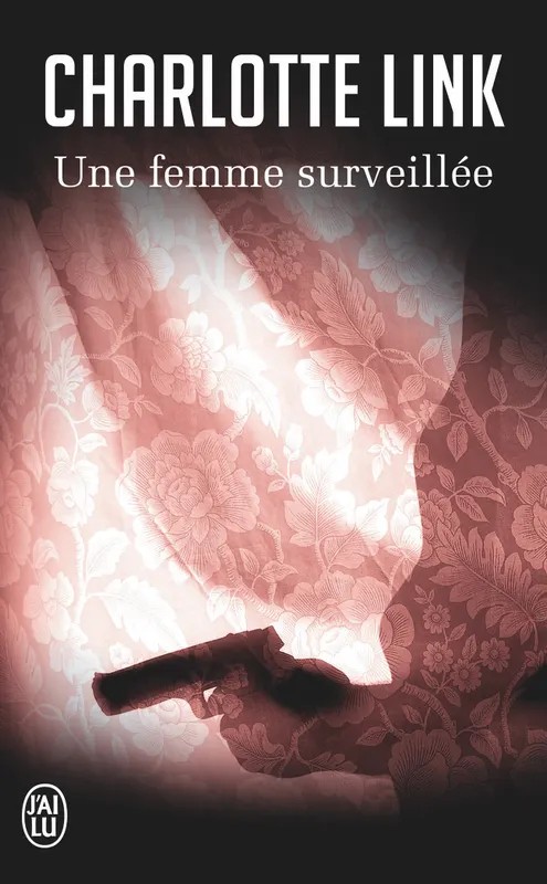 Une femme surveillée